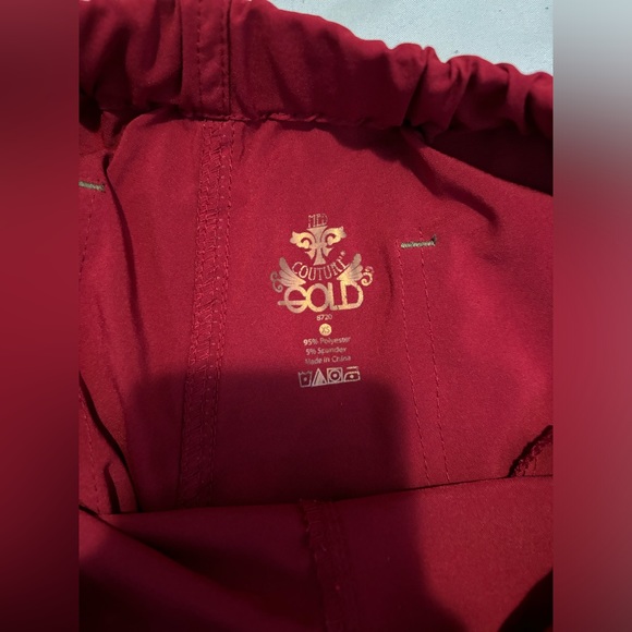 Red scrub set - Picture 7 of 10